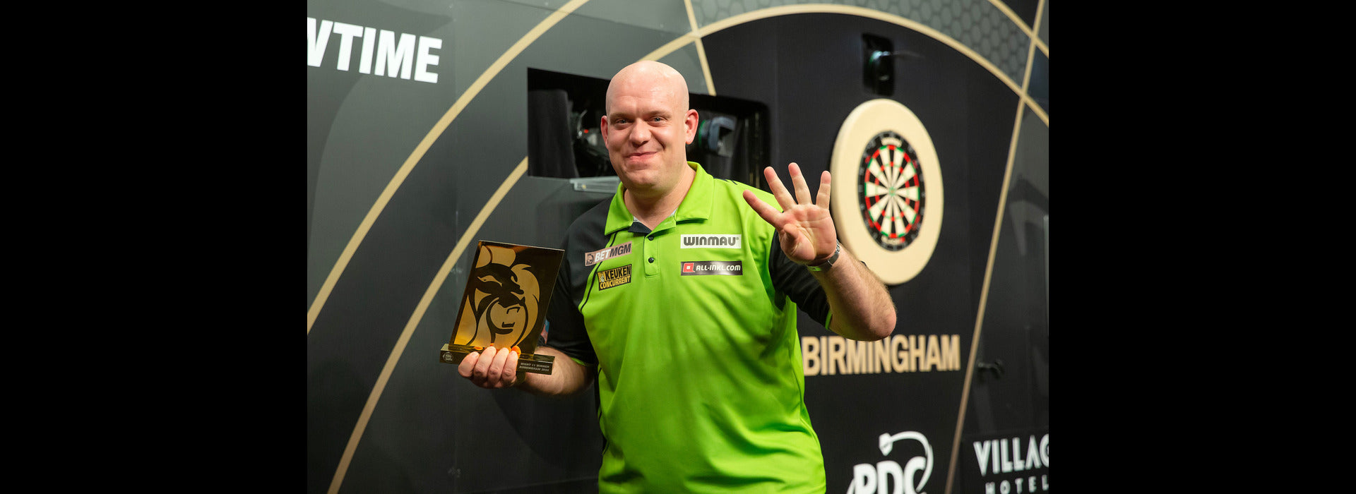 Van Gerwen sinks Littler to return to winning ways in Birmingham