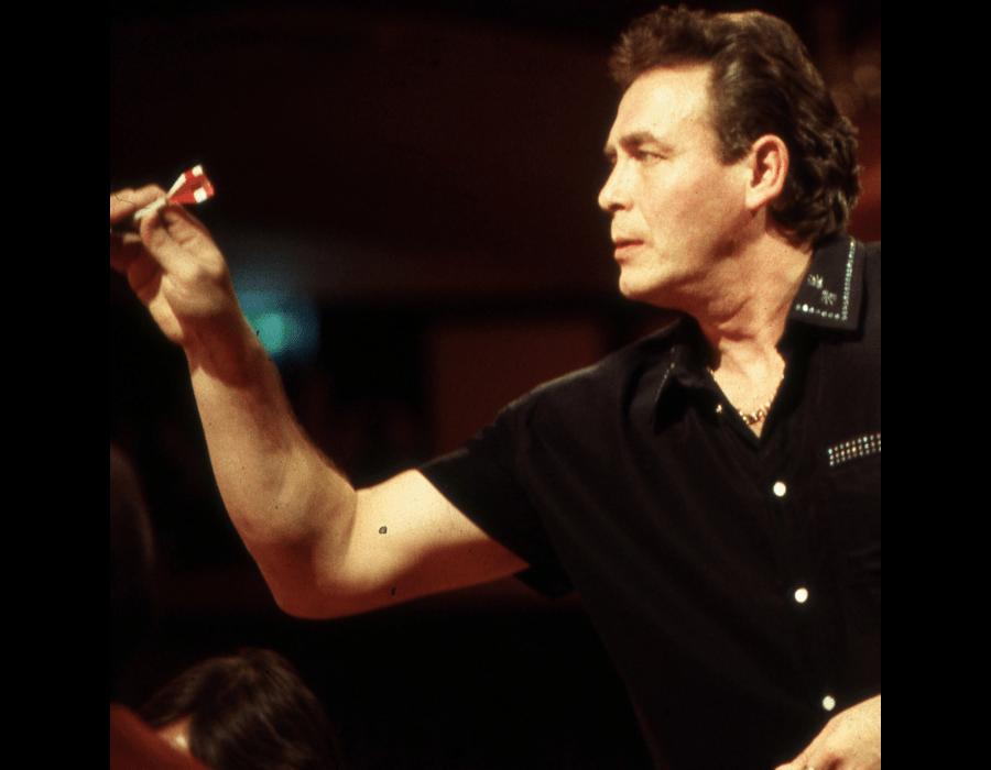 King of Bling Extends Winmau Stay