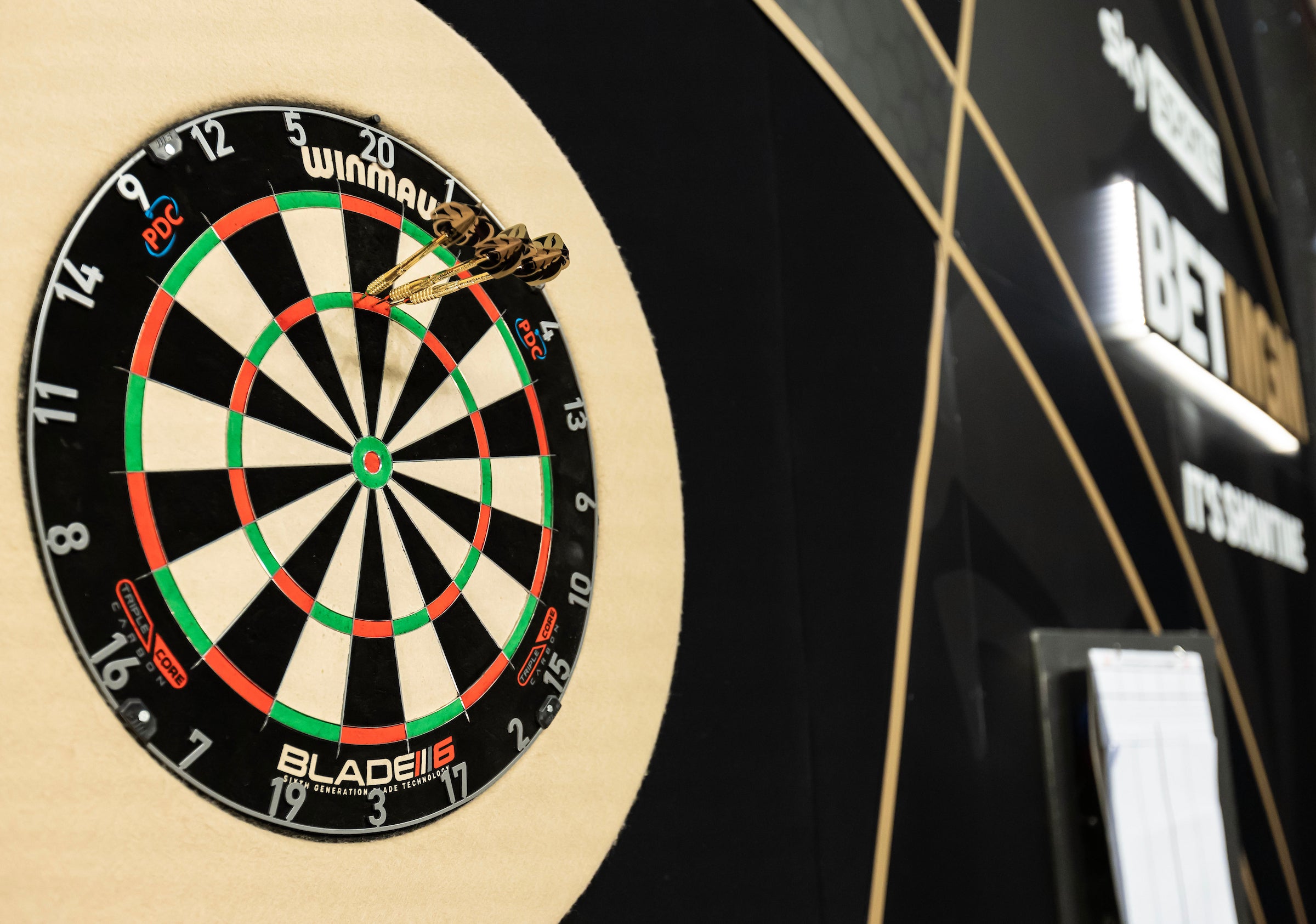 Blade 6 Triple Core Dartboard | Official PDC Match Board