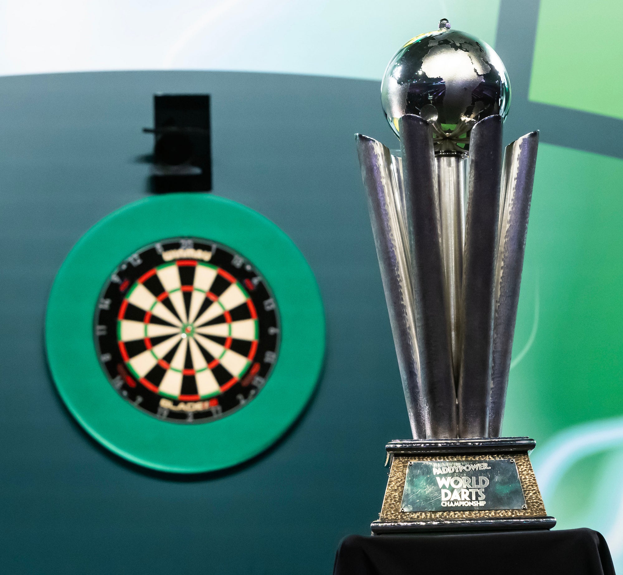 Blade 6 Triple Core Dartboard -  Official PDC Match Board